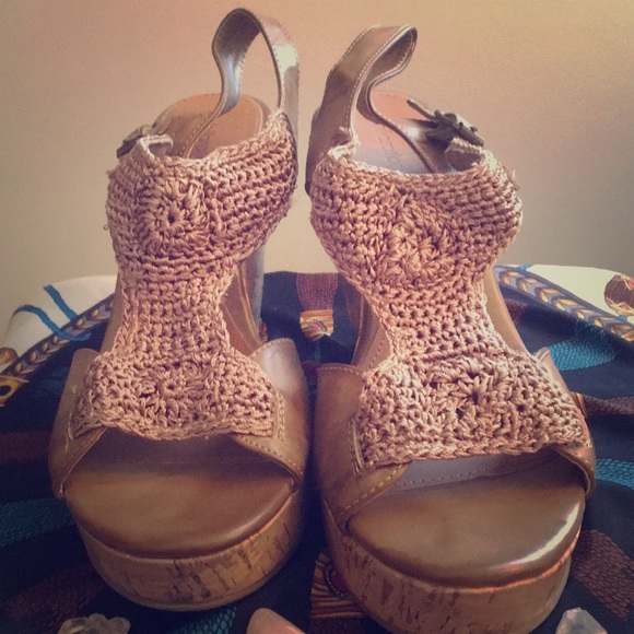 Cork-heel Platform with Woven Detail - Picture 2 of 4